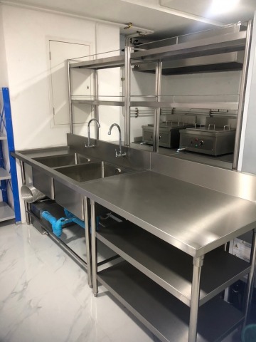 ชั้นวางของสแตนเลสภายในครัว ชั้นวางของสแตนเลสภายในครัว